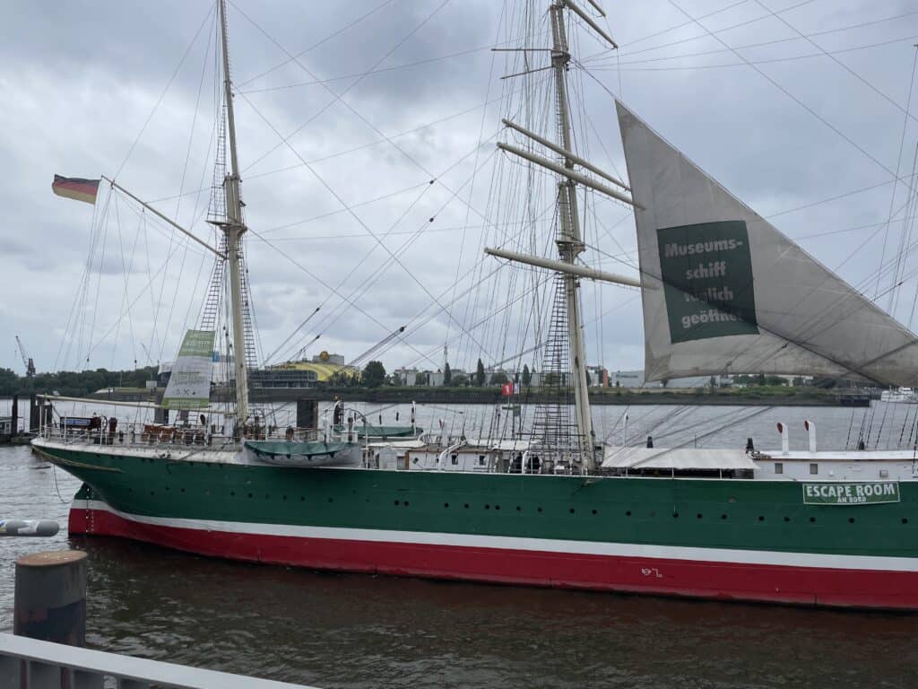 mig ved Rickmer Rickmers skibet i hamborg havn