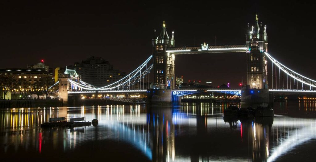 sightseeing themsen london bridget nat