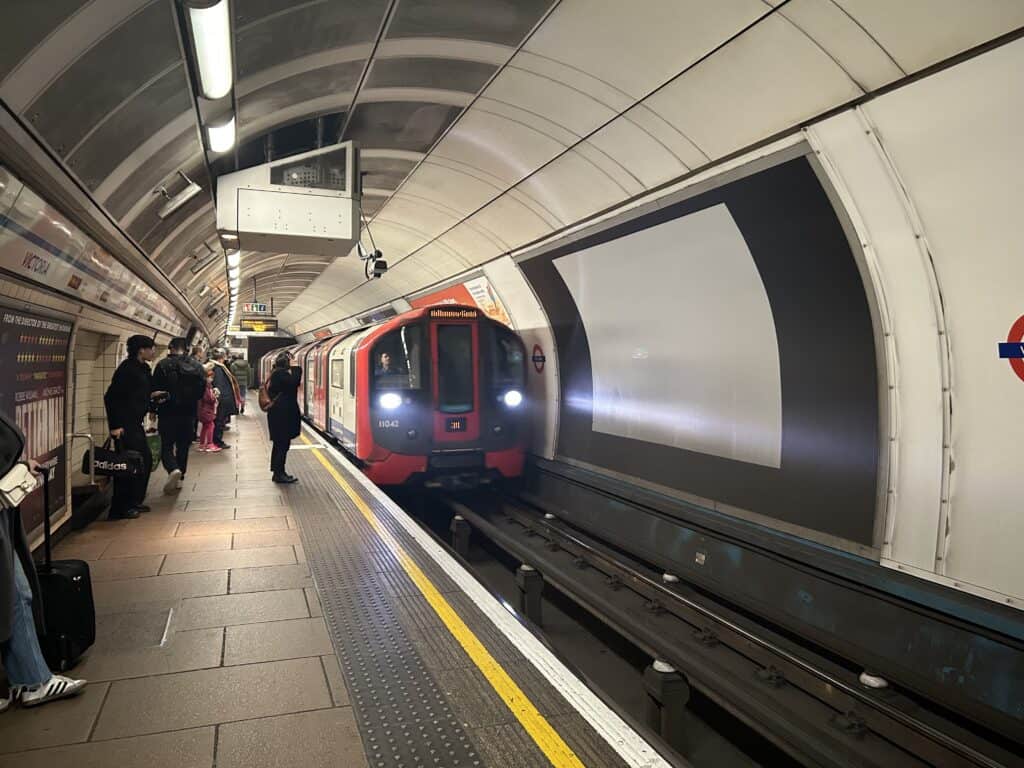 hvordan kommer man rundt i london med metro