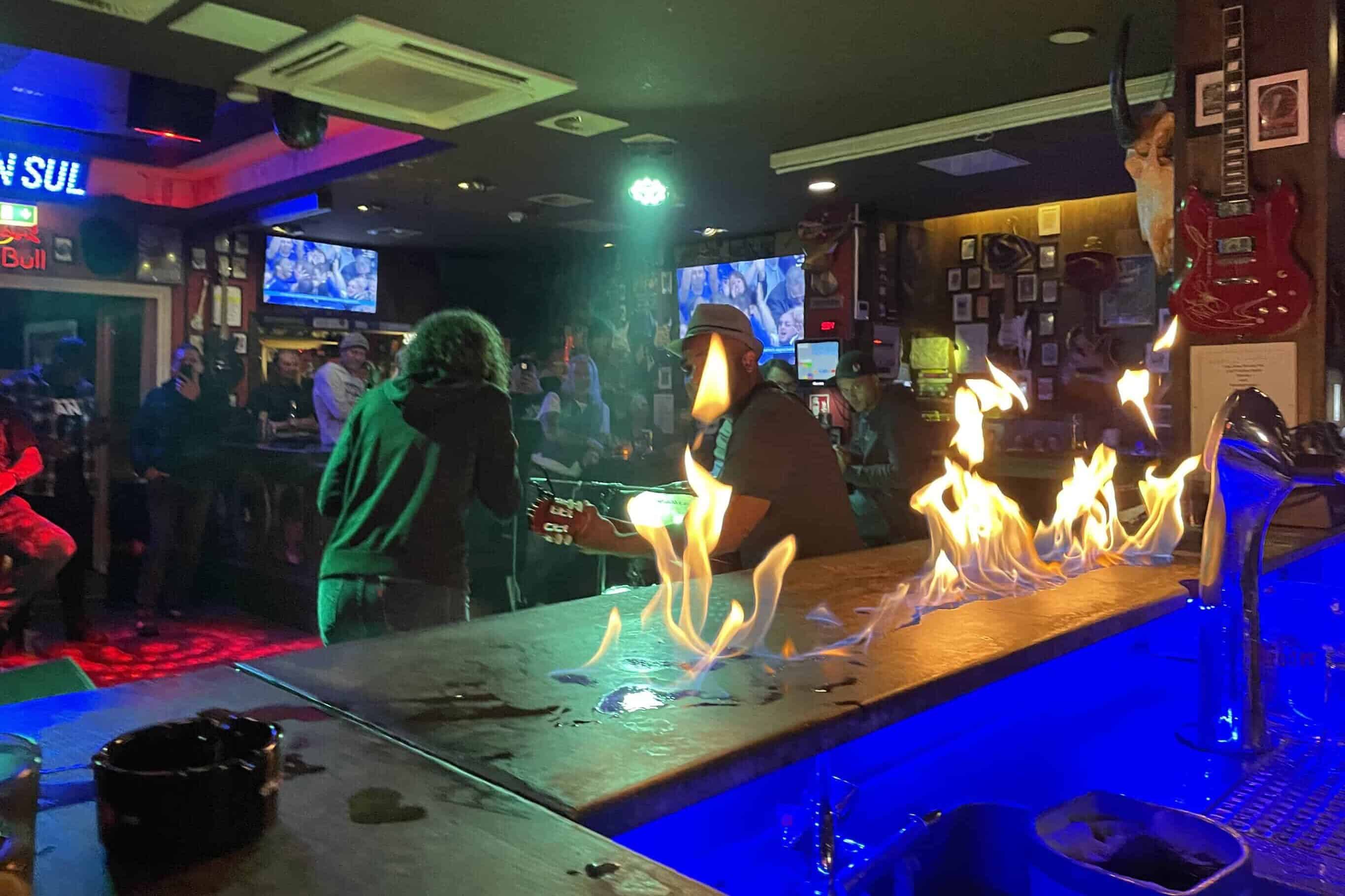 mig på Cowboy und Indianerbar på Reeperbahn  om natten