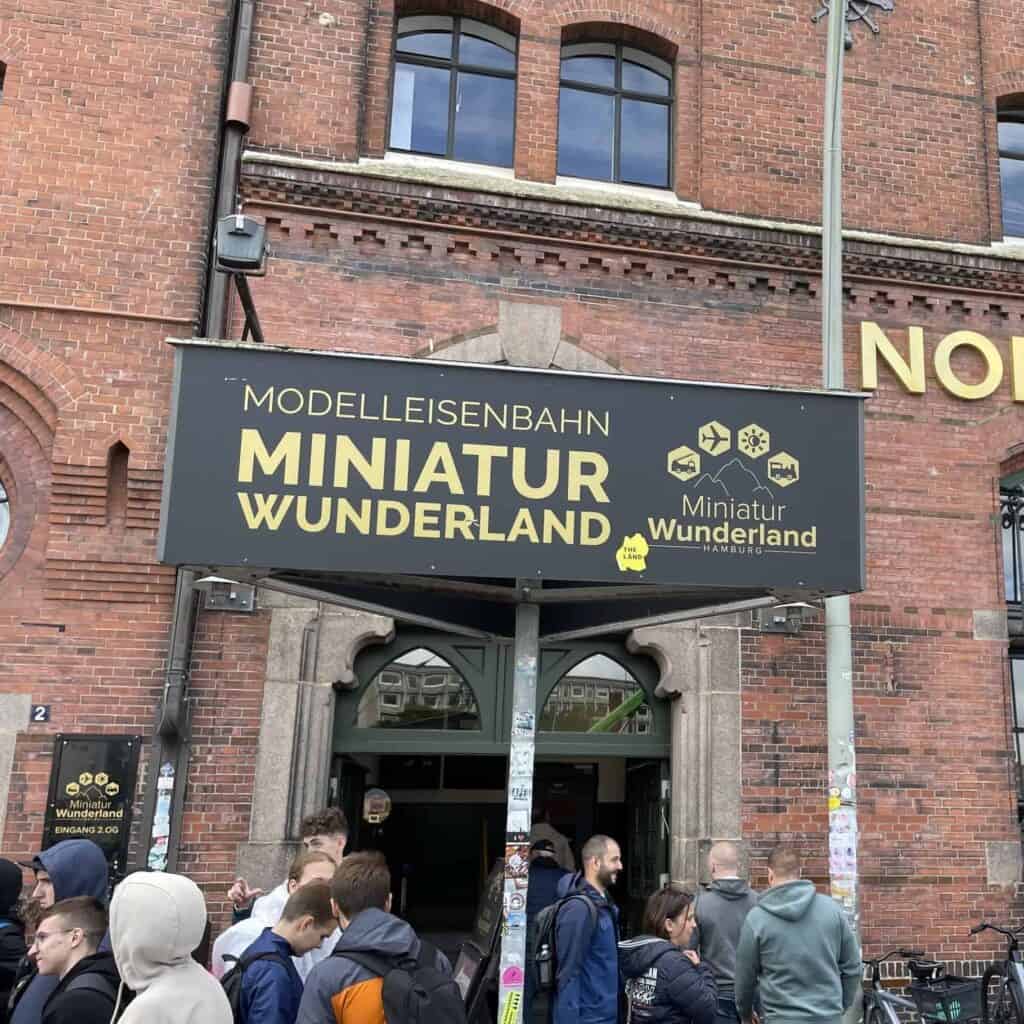 mig ved den smukke indgang til miniature wunderland