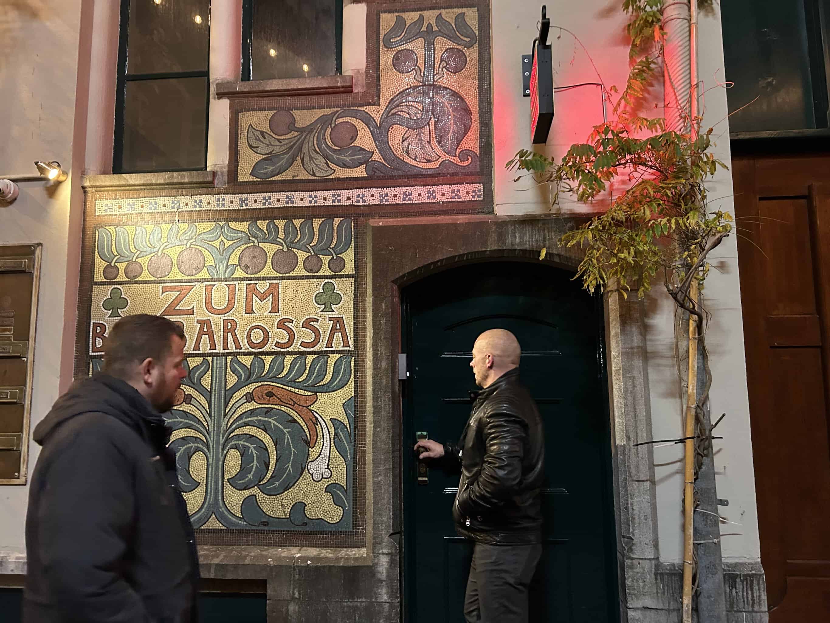 indgang zum barbarossa speak easy bar amsterdam