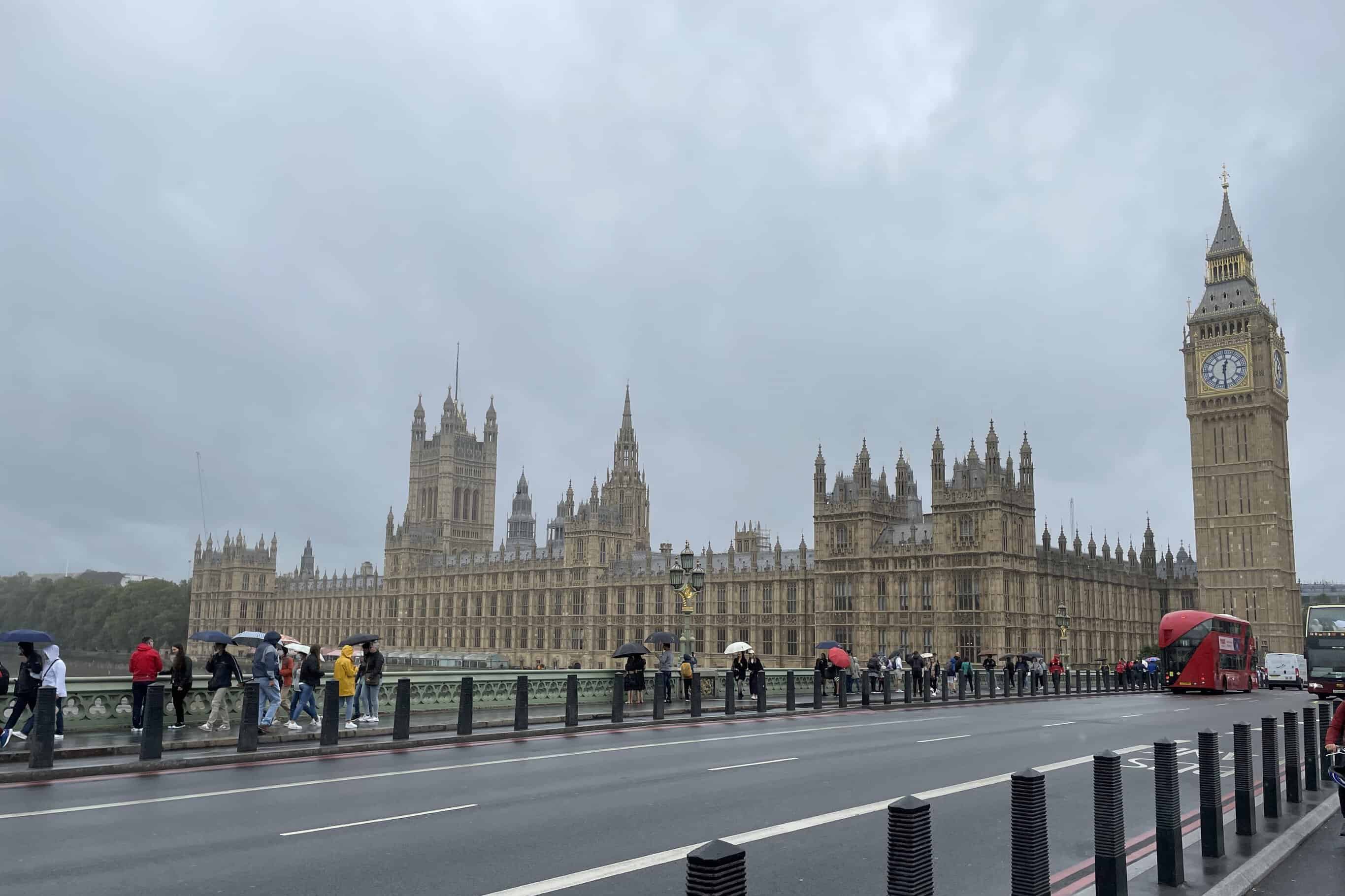 westminister abbey set fra broen
